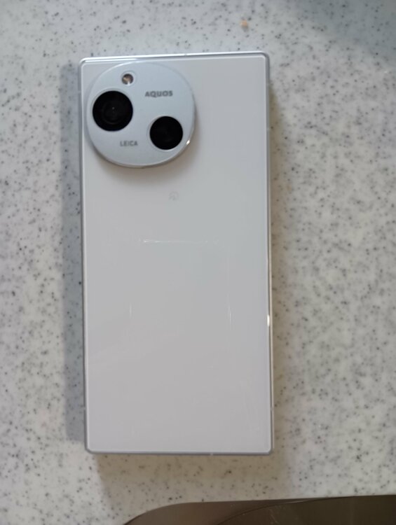 AQUOS AQUOS R9 docomo（スマホ）の商品画像 - 査定依頼日：2026年8月2日 - 最高査定価格：19,500円