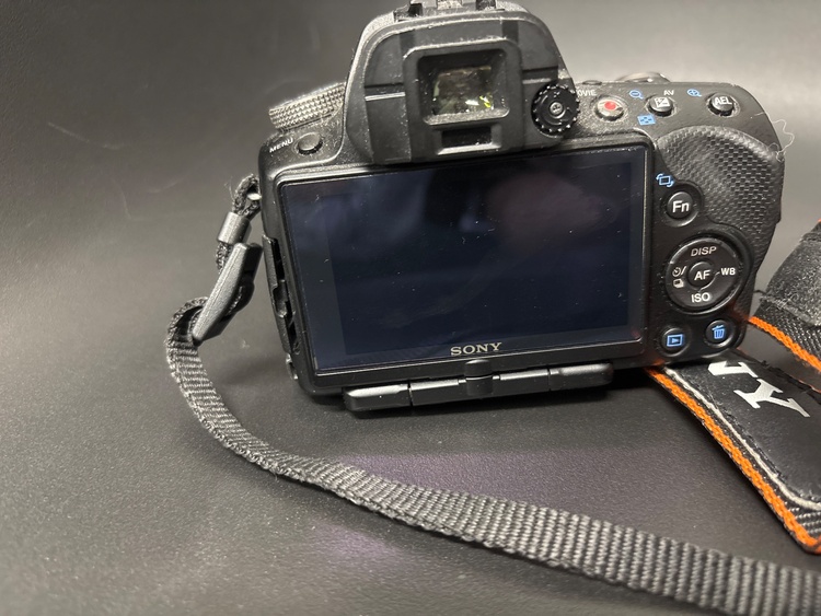 Sonyα55（カメラ）の商品画像 - 査定依頼日：2026年9月25日 - 最高査定価格：4,100円