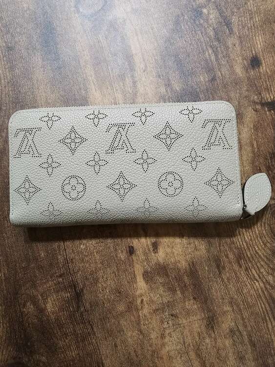 ジッピーウォレット（ブランド財布・小物）の商品画像 - 査定依頼日：2025年1月24日 - 最高査定価格：85,000円