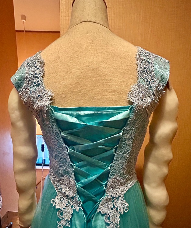 カラードレス（古着・ファッション）の商品画像 - 査定依頼日：2025年11月15日 - 最高査定価格：2,000円