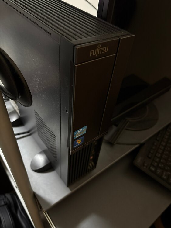 ESPRIMO DH70/DN（PC・タブレット）の商品画像 - 査定依頼日：2025年5月19日 - 最高査定価格：1,000円