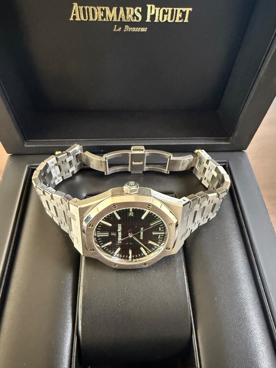 オーデマピゲ ロイヤルオーク 15400r（高級時計）の商品画像 - 査定依頼日：2026年1月25日 - 最高査定価格：5,500,000円