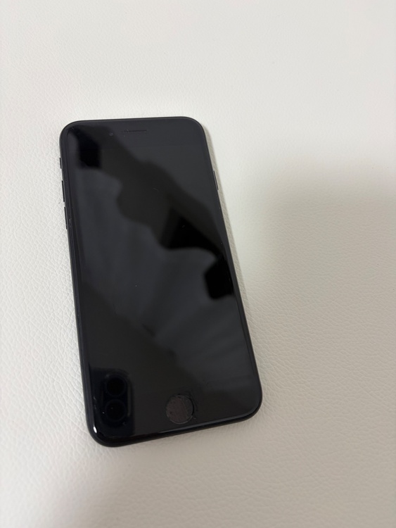 iPhone SE (第 3 世代) 128GB SIMフリー（スマホ）の商品画像 - 査定依頼日：2025年12月24日 - 最高査定価格：25,000円