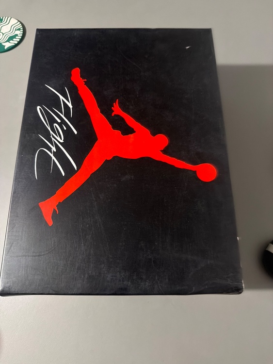 AIR JORDAN 4 RETORO（古着・ファッション）の商品画像 - 査定依頼日：2026年9月1日 - 最高査定価格：20,000円