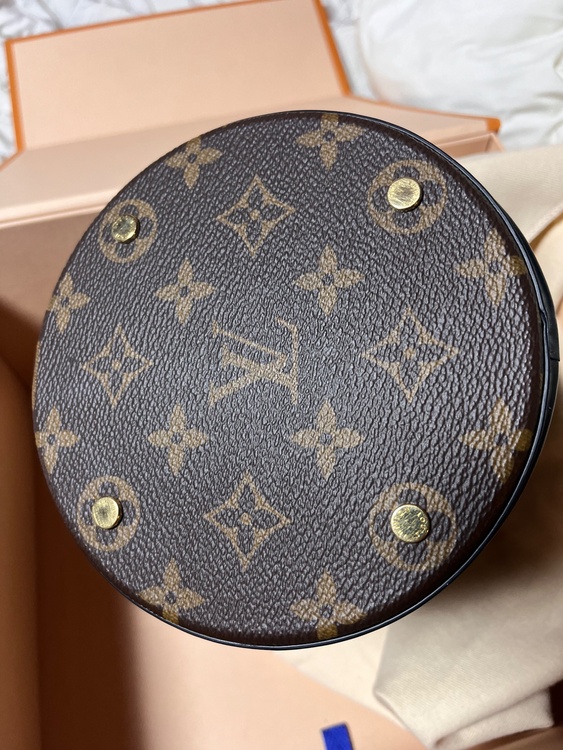 ルイヴィトン モノグラム （ブランドバッグ）の商品画像 - 査定依頼日：2026年2月3日 - 最高査定価格：350,000円