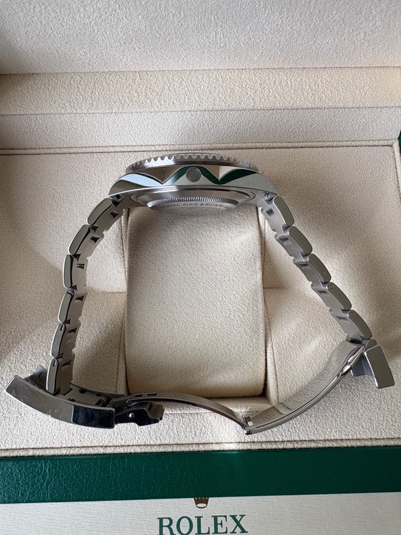 ロレックス シードゥエラー 12660（高級時計）の商品画像 - 査定依頼日：2025年8月11日 - 最高査定価格：1,800,000円