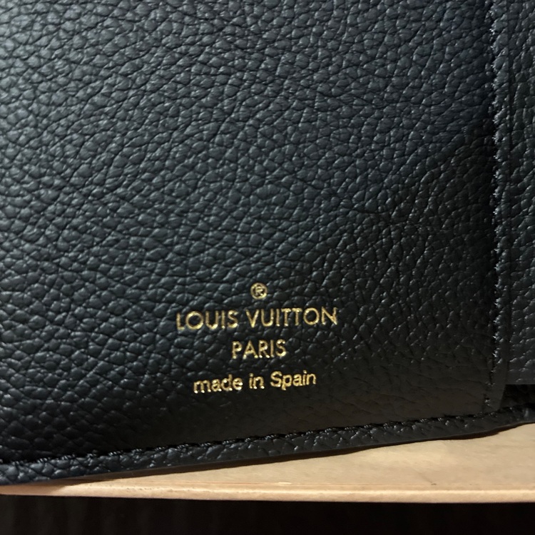 ポルトフォイユ・ヴィクトリーヌ CA1128（ブランド財布・小物）の商品画像 - 査定依頼日：2025年6月17日 - 最高査定価格：20,000円