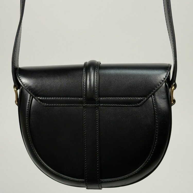 スモール ブザス 16 セーズ ショルダーバッグ（ブランドバッグ）の商品画像 - 査定依頼日：2025年5月27日 - 最高査定価格：177,000円