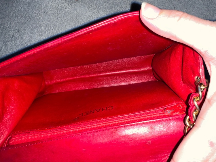 赤　チェーンショルダー（ブランドバッグ）の商品画像 - 査定依頼日：2026年2月15日 - 最高査定価格：105,000円