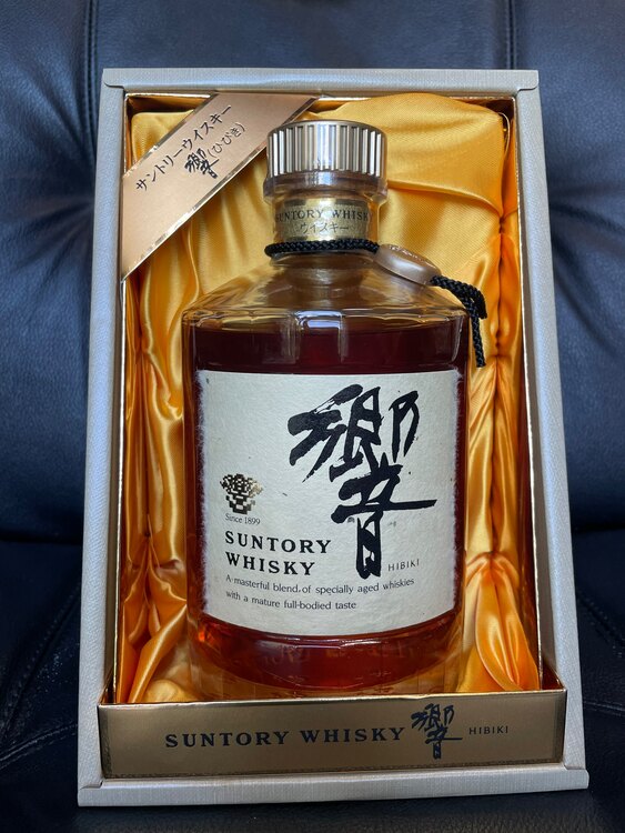 ウイスキー サントリー響 （お酒）の商品画像 - 査定依頼日：2025年5月1日 - 最高査定価格：33,000円