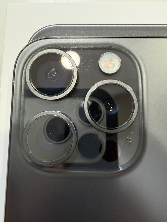 iPhone 15 Pro 128GB SIMフリー（スマホ）の商品画像 - 査定依頼日：2025年9月22日 - 最高査定価格：100,000円