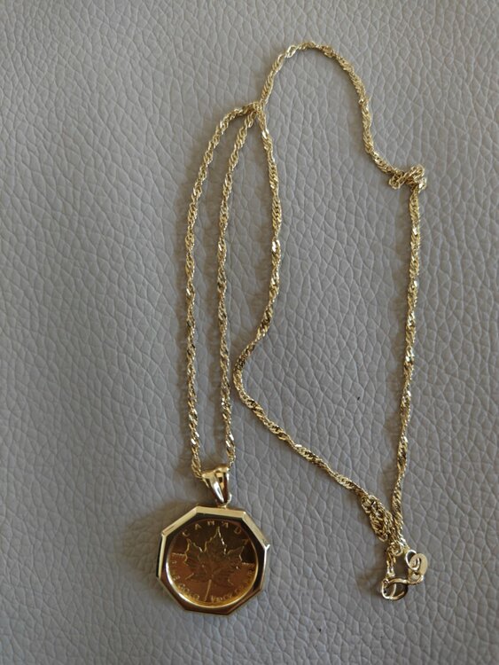 カナダ王室造幣局発行のメイプルリーフ金貨をセットしたペンダント8.3g（金・貴金属）の商品画像 - 査定依頼日：2025年12月30日 - 最高査定価格：169,000円