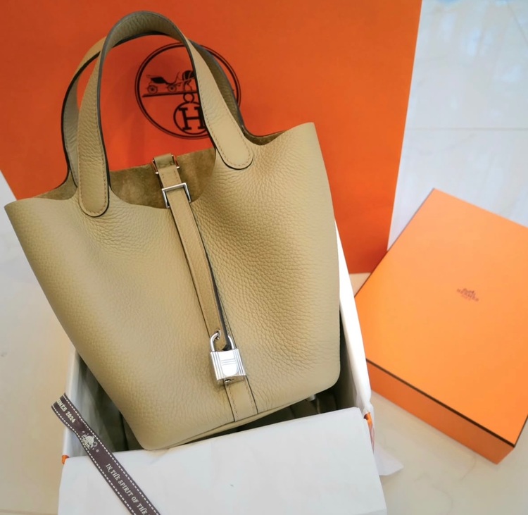 ピコタン18（ブランドバッグ）の商品画像 - 査定依頼日：2025年7月21日 - 最高査定価格：560,000円