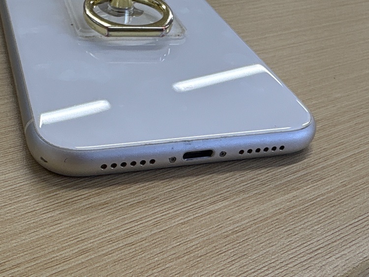 iPhone11 64GB Softbank（スマホ）の商品画像 - 査定依頼日：2026年2月21日 - 最高査定価格：16,000円