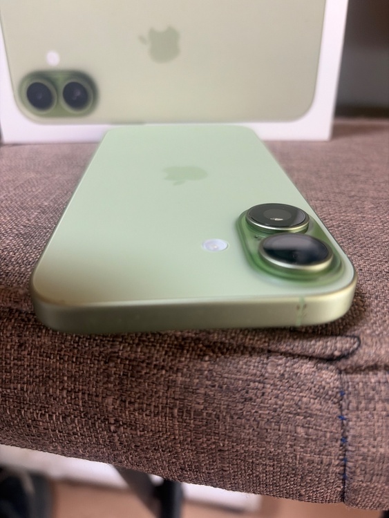 iPhone 17 512GB au（スマホ）の商品画像 - 査定依頼日：2026年5月2日 - 最高査定価格：100,000円