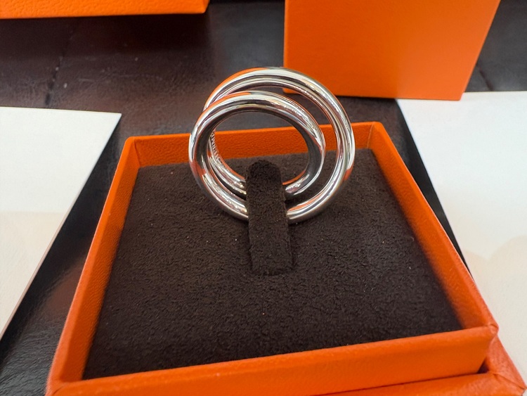 新品未使用HERMES リング13号＜ヴェルティージュ＞（金・貴金属）の商品画像 - 査定依頼日：2025年11月4日 - 最高査定価格：70,000円