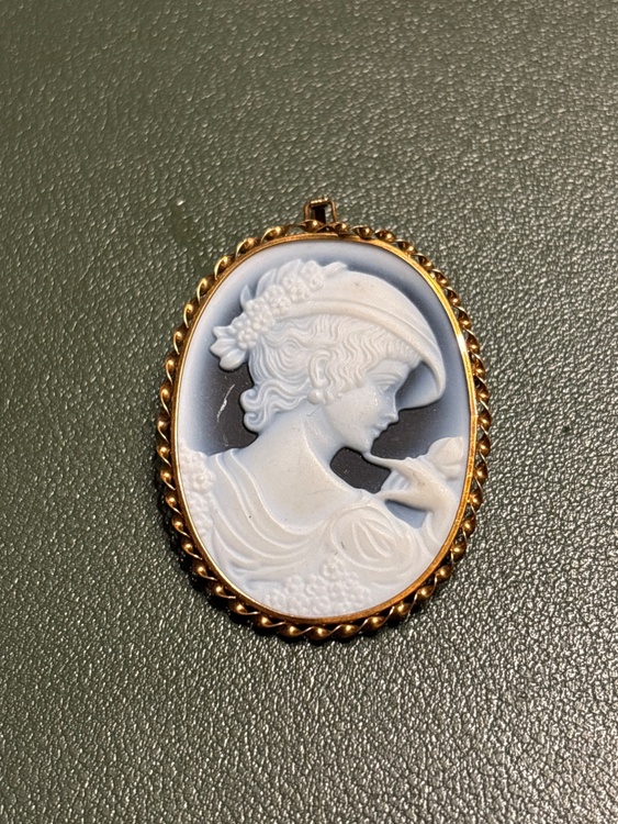 カメオのブローチ（金・貴金属）の商品画像 - 査定依頼日：2026年1月22日 - 最高査定価格：100,000円