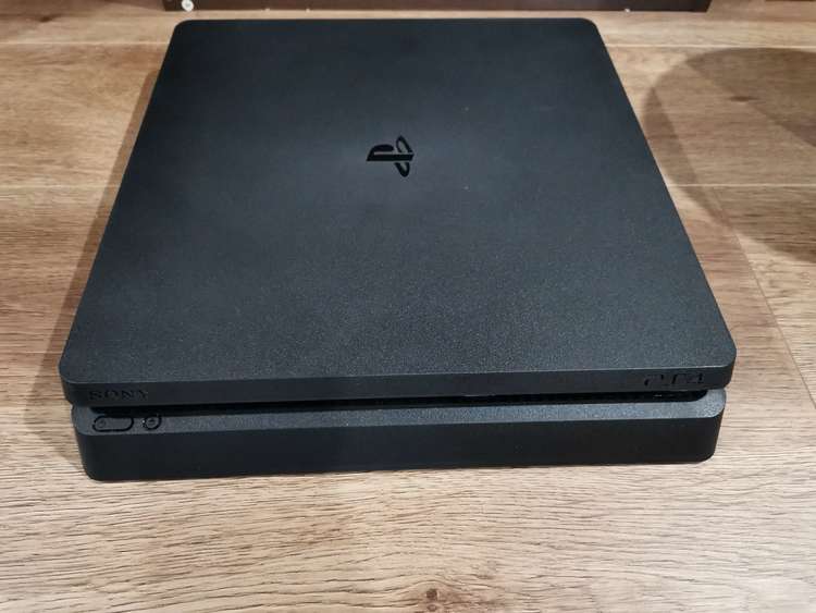 プレイステーション4本体 ジェットブラック(HDD 500GB/CUH-2100（ゲーム機本体・ゲームソフト）の商品画像 - 査定依頼日：2022年8月18日 - 最高査定価格：15,000円