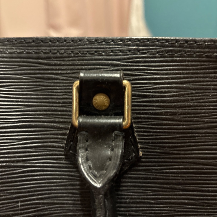 ルイヴィトン エピ （ブランドバッグ）の商品画像 - 査定依頼日：2025年11月4日 - 最高査定価格：50,000円