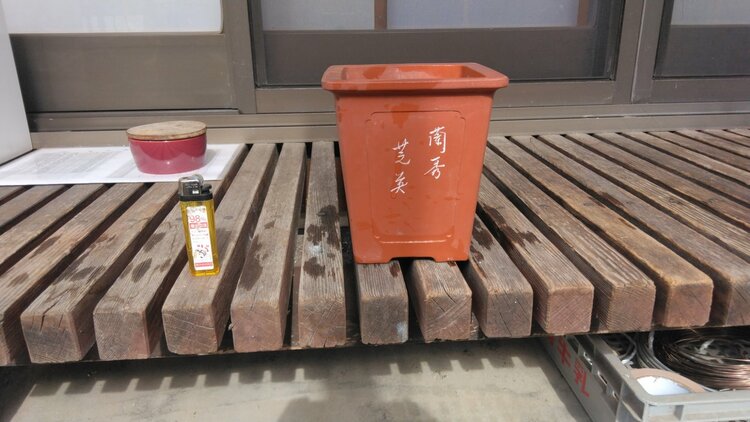 植木鉢（美術品・骨董品）の商品画像 - 査定依頼日：2026年10月4日 - 最高査定価格：3,000円