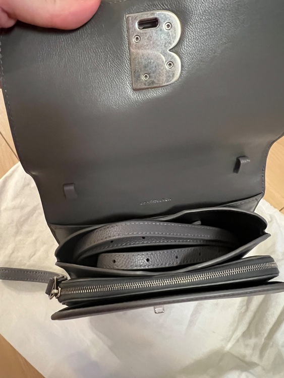 バレンシアガ  （ブランドバッグ）の商品画像 - 査定依頼日：2025年9月29日 - 最高査定価格：50,000円