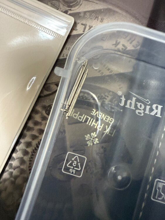 パテックフィリップ カラトラバ 6000G-01（高級時計）の商品画像 - 査定依頼日：2025年4月9日 - 最高査定価格：2,600,000円