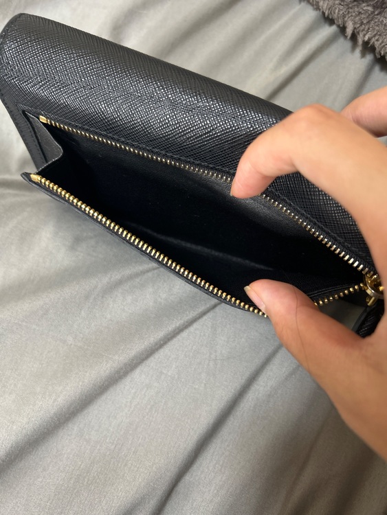 サフィアーノレザー  品番1MH132_QWA_F0002（ブランド財布・小物）の商品画像 - 査定依頼日：2025年9月29日 - 最高査定価格：12,000円