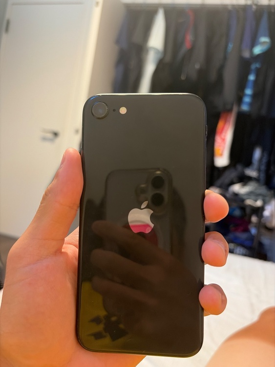 iPhone iPhone SE (第 2 世代) 64GB SIMフリー（スマホ）の商品画像 - 査定依頼日：2026年9月22日 - 最高査定価格：8,000円
