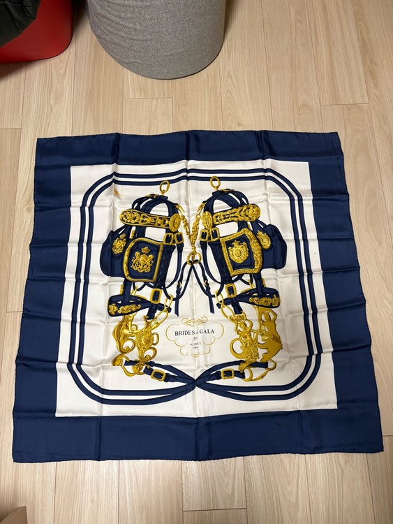 スカーフ（古着・ファッション）の商品画像 - 査定依頼日：2025年10月1日 - 最高査定価格：7,000円