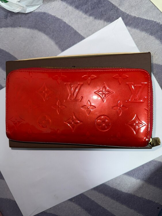 LOUIS VUITTON 長財布　ヴェルニ ジッピー（ブランド財布・小物）の商品画像 - 査定依頼日：2025年3月18日 - 最高査定価格：15,000円