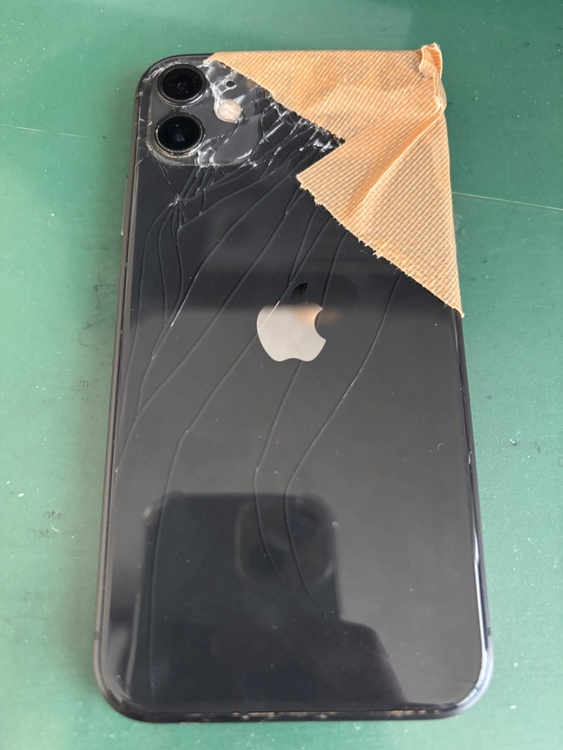 iPhone 11 Black（スマホ）の商品画像 - 査定依頼日：2026年3月1日 - 最高査定価格：100,000円