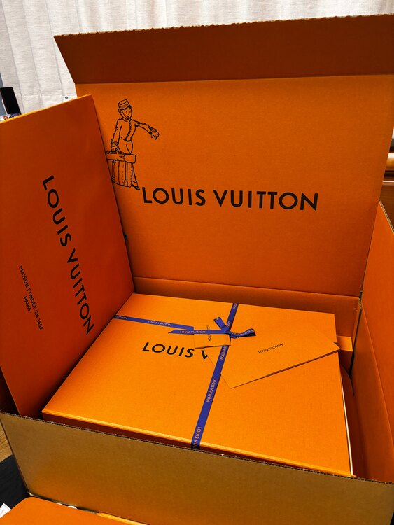 ショッパー･トート MM（ブランドバッグ）の商品画像 - 査定依頼日：2025年3月28日 - 最高査定価格：300,000円