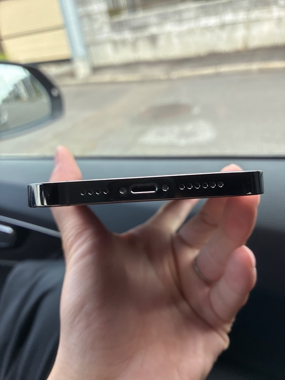 iPhone iPhone 13 Pro Max 256GB au（スマホ）の商品画像 - 査定依頼日：2026年9月19日 - 最高査定価格：64,000円