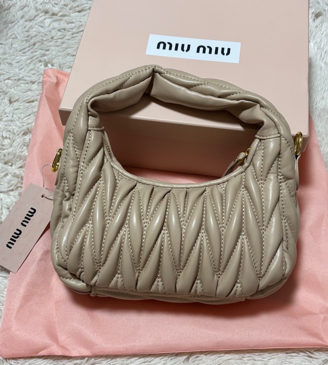 ミュウミュウ  （ブランドバッグ）の商品画像 - 査定依頼日：2025年9月20日 - 最高査定価格：146,000円