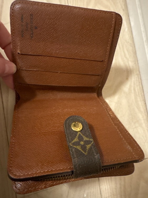 モノグラム二つ折り財布（ブランド財布・小物）の商品画像 - 査定依頼日：2025年9月10日 - 最高査定価格：3,000円