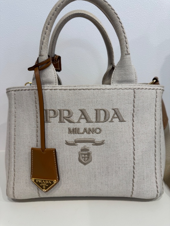 1BG464_2CX9_F0018_V_8OM（ブランドバッグ）の商品画像 - 査定依頼日：2026年3月19日 - 最高査定価格：105,000円