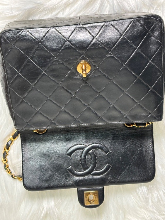 シャネル　ミニマトラッセ20 ラムスキン　ターンロック　チェーンショルダーバッグ（ブランドバッグ）の商品画像 - 査定依頼日：2025年8月4日 - 最高査定価格：300,000円