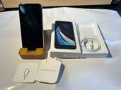 iPhoneSE2 64GB（スマホ）の商品画像 - 査定依頼日：2023年1月14日 - 最高査定価格：14,000円