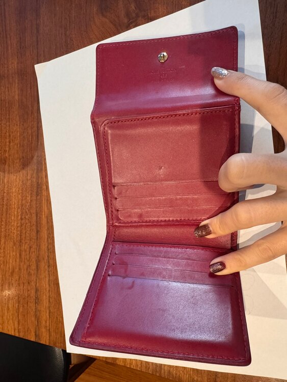 ルイヴィトン　財布（ブランド財布・小物）の商品画像 - 査定依頼日：2025年2月6日 - 最高査定価格：2,000円