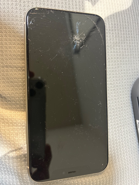 iPhone iPhone11 64GB SIMフリー（スマホ）の商品画像 - 査定依頼日：2026年6月19日 - 最高査定価格：13,000円