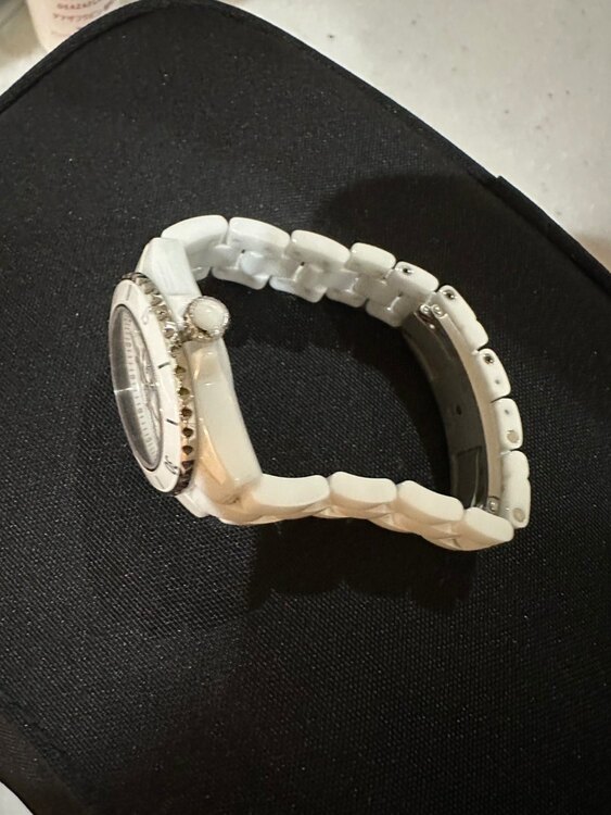 ダイヤ入りセラミックホワイトJ12（高級時計）の商品画像 - 査定依頼日：2025年3月28日 - 最高査定価格：300,000円