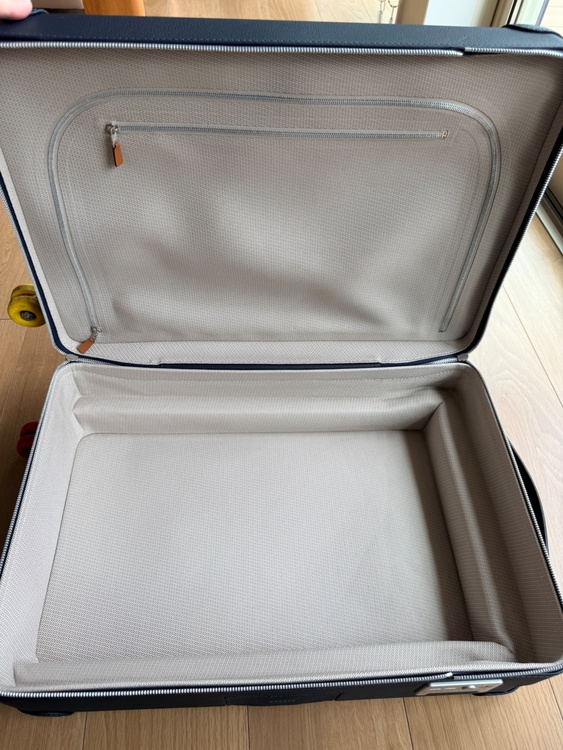 スーツケース リファレンス R.M.S.キャビンスーツケース（ブランドバッグ）の商品画像 - 査定依頼日：2026年2月25日 - 最高査定価格：700,000円