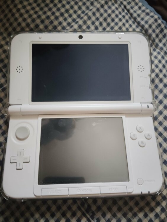 3DSLL ピンク×ホワイト（ゲーム機本体・ゲームソフト）の商品画像 - 査定依頼日：2026年10月14日 - 最高査定価格：10,100円