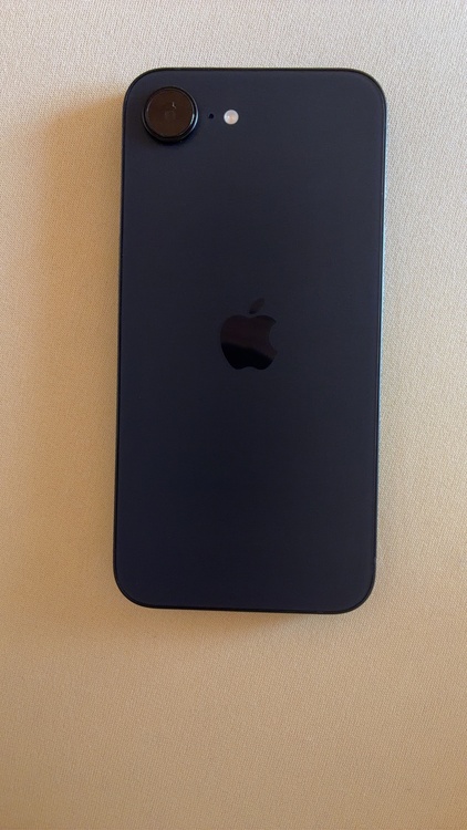 iPhone iPhone 16e 256GB au（スマホ）の商品画像 - 査定依頼日：2026年8月12日 - 最高査定価格：72,000円