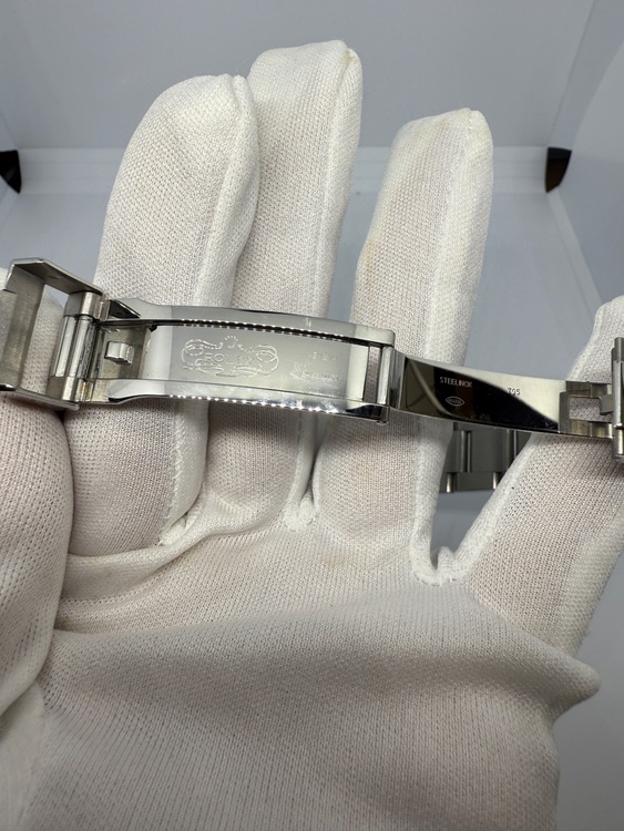 GMTマスターII（高級時計）の商品画像 - 査定依頼日：2025年6月20日 - 最高査定価格：2,350,000円