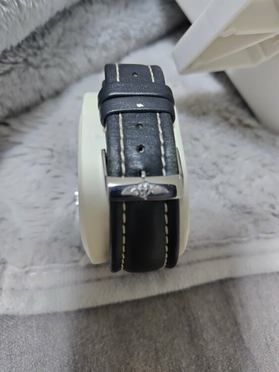 ブライトリング ナビタイマー （高級時計）の商品画像 - 査定依頼日：2026年3月19日 - 最高査定価格：250,000円