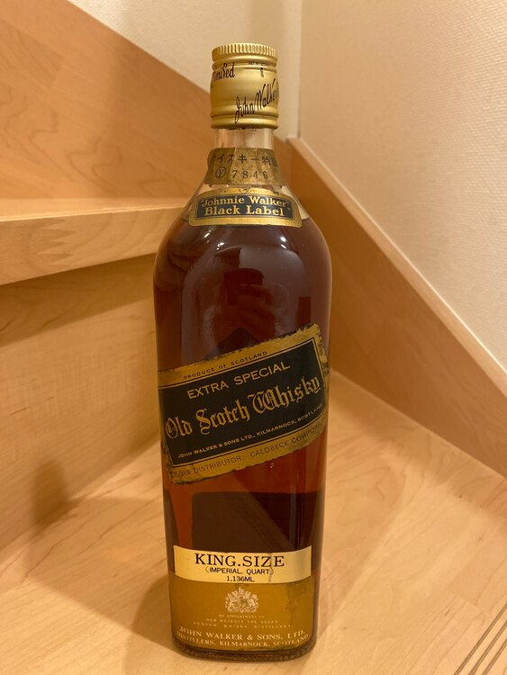 オールドスコッチウィスキーブラックラベル1140ml（お酒）の商品画像 - 査定依頼日：2025年1月17日 - 最高査定価格：4,500円