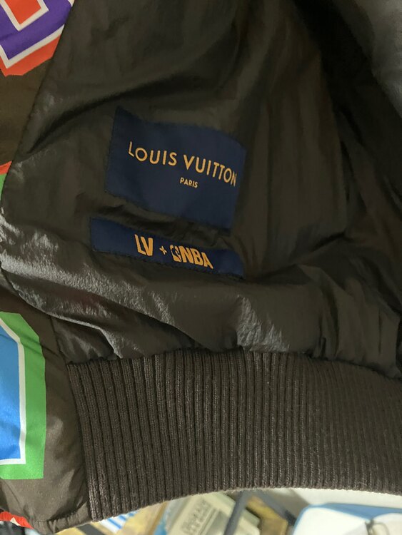 わからない（古着・ファッション）の商品画像 - 査定依頼日：2024年11月2日 - 最高査定価格：50,000円