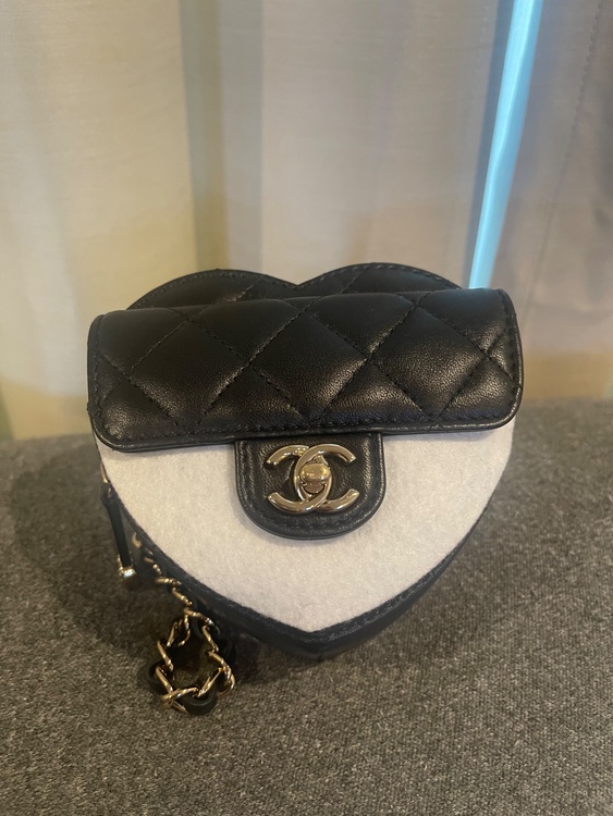 Chanel Heart bag（ブランドバッグ）の商品画像 - 査定依頼日：2026年5月28日 - 最高査定価格：360,000円
