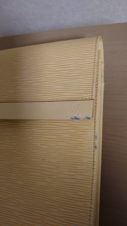 ショルダーバッグ（ブランドバッグ）の商品画像 - 査定依頼日：2022年4月14日 - 最高査定価格：22,000円